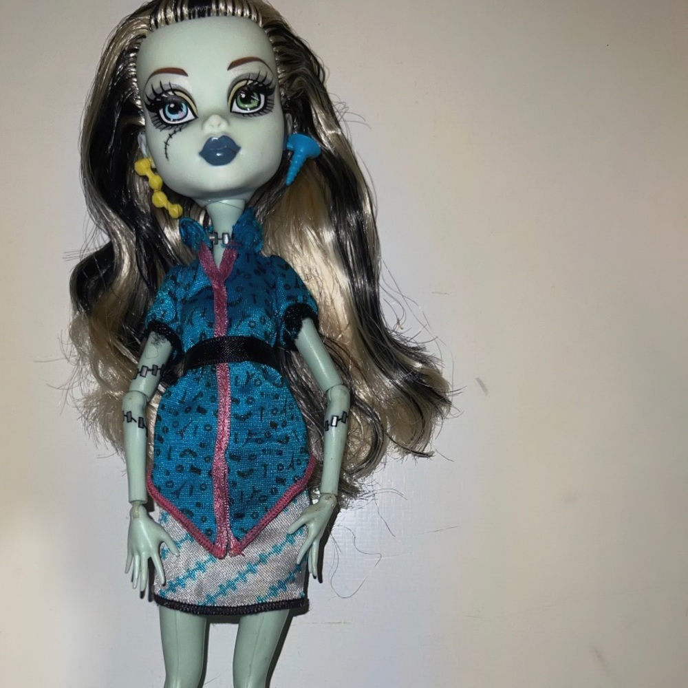 monster high dolls FRANKIE STEIN travel scaris